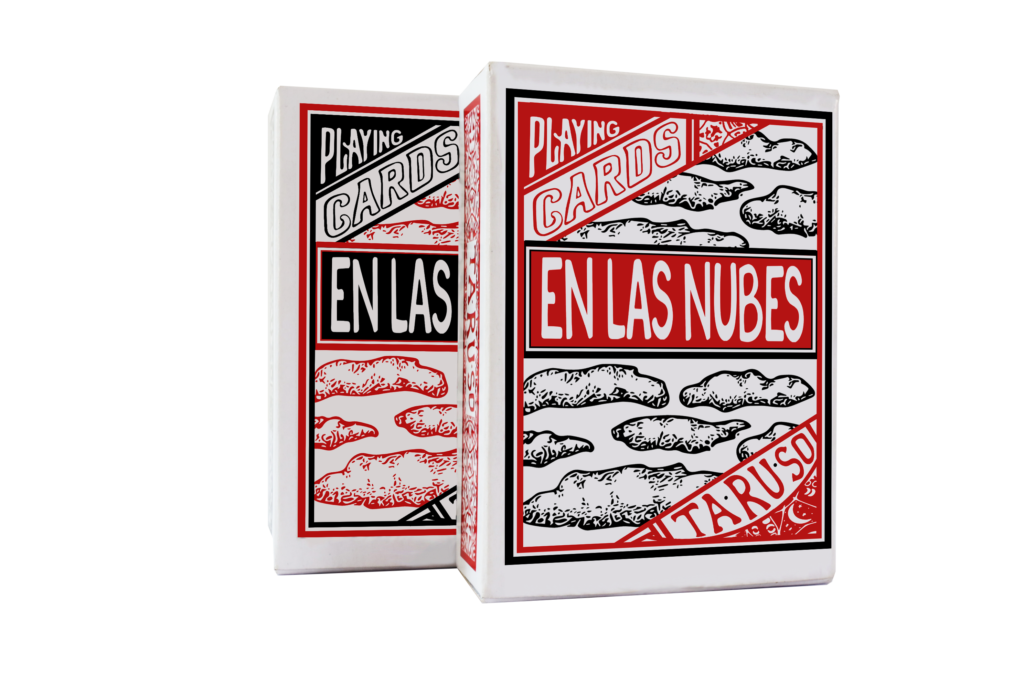 Fotografía de dos cajas de la Baraja de cartas "En las Nubes"